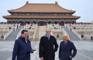 Мерц посети Забранения град в Пекин в края на визитата си в Китай Мерц посети Забранения град в Пекин в края на визитата си в Китай