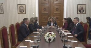 Представители на ГЕРБ-СДС пристигнаха на „Дондуков“ 2 за консултации с президента Илияна Йотова