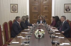 Представители на ГЕРБ-СДС пристигнаха на „Дондуков“ 2 за консултации с президента Илияна Йотова