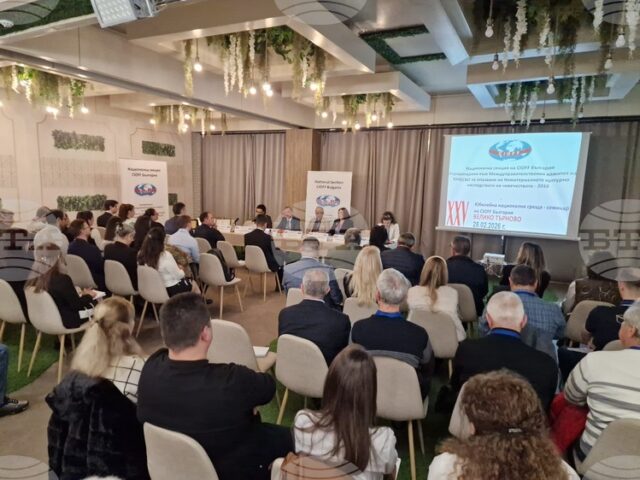 Над 150 хореографи, ръководители на 89 фолклорни ансамбли, специалисти и организатори на фестивали се събраха във Велико Търново