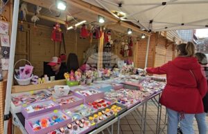 Над 20 майстори и търговци се включиха в базара за мартеници в Ловеч