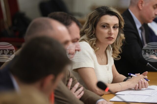 Над 300 жалби да подадени към КЕВР за високи сметки за ток, каза председателят на енергийния регулатор Пламен Младеновски