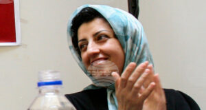 Нобеловата лауреатка за мир Наргес Мохамади е била преместена в затвор в Северен Иран, обяви съпругът ѝ