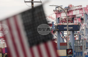 ОБЗОР
                                                                                                Световните лидери и бизнеси реагират предпазливо след решението на Върховния съд на САЩ за митата на Тръмп