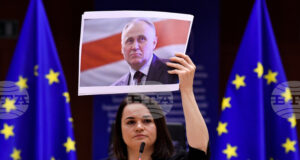 ОБНОВЕНА
                                                                                                Беларуската опозиционна лидерка Светлана Тихановска приветства освобождаването от затвора на Николай Статкевич