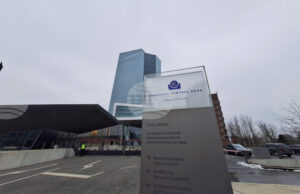 ОБНОВЕНА Европейската централна банка остави непроменени основните лихви за пети пореден път в първото за България участие като пълноправен член на еврозоната