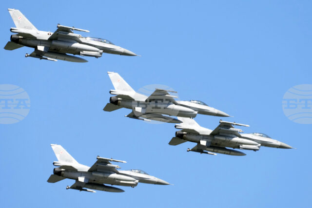 ОБНОВЕНА
                                                                                                Летищата в Люблин и Жешов в Полша отново работят, след като бяха временно затворени заради руските удари по Украйна