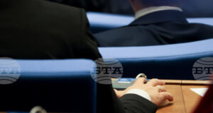 ОБНОВЕНА Парламентът ограничи до 20 избирателните секции в държави извън ЕС