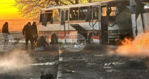 ОБНОВЕНА Петнадесет са вече убитите при руската атака с дрон срещу автобус с работници в Източна Украйна