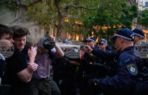 ОБНОВЕНА
                                                                                                Сблъсъци между полицията и пропалестински демонстранти по време на визитата на израелския президент Ицхак Херцог в Австралия