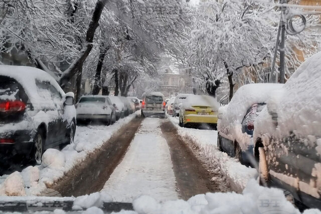 Обилен снеговалеж усложни пътната обстановка в страната, има ограничения и сняг, снеговалеж