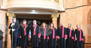 Общо 208 бакалаври на Факултета по науки за образованието и изкуствата на Софийския университет получиха своите дипломи