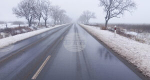 Ограничено е движението на тежкотоварни автомобили по АМ "Тракия" в област София поради снегопочистване в района на тунел „Траянови врата“
