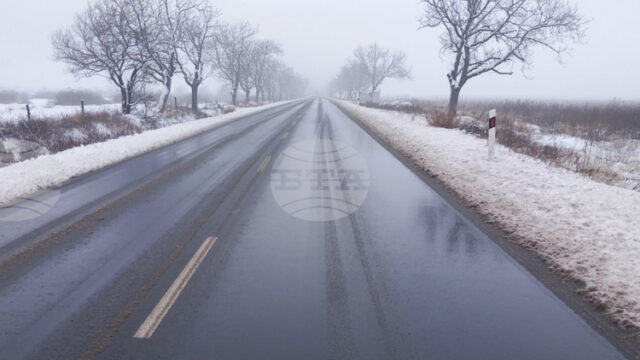 Ограничено е движението на тежкотоварни автомобили по АМ "Тракия" в област София поради снегопочистване в района на тунел „Траянови врата“
