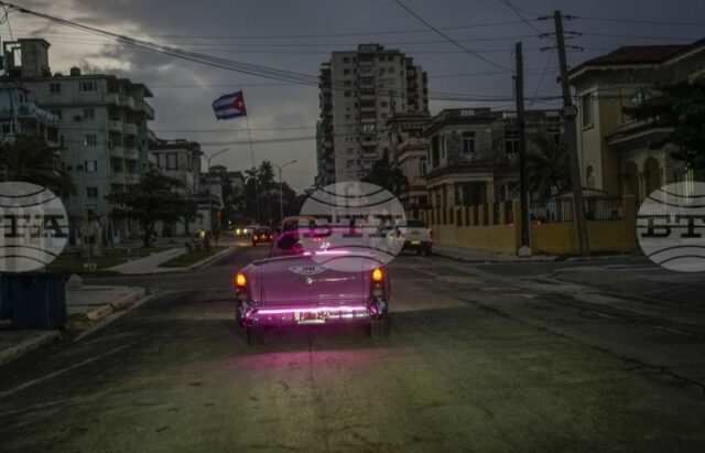 От печки на дървени въглища до соларни панели - кубинците се приспособяват към енергийния недостиг в страната