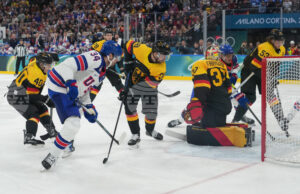 Отборът на САЩ завърши с три победи груповата фаза на мъжкия хокеен турнир в Милано и прескача плейофния кръг