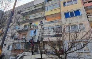 Парапети на четири тераси се срутиха в блок в село Калипетрово, няма пострадали