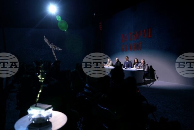 Певецът Веселин Маринов, актьорите Анета Сотирова и Ненчо Илчев и режисьорът Боньо Лунгов са сред носителите на награди "Икар" за 2026 г.