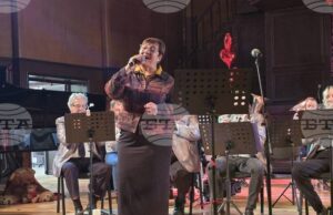 Певицата Галина Дурмушлийска подарява нови добруджански песни на Духовия оркестър в Добрич