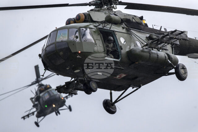 Петнадесет души загинаха при катастрофа на военен хеликоптер в Перу, съобщиха перуанските ВВС