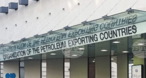 Петролът на ОПЕК се котира над 70 долара за барел за първи път от седем месеца