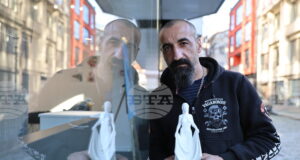 Пловдивският скулптор и художник Ангел Каравланов дарява творбите си на училища, църкви и манастири из цялата страна