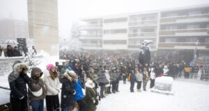 Пожар избухна в мемориала в памет на жертвите на пожара в бар в швейцарския ски курорт Кран Монтана