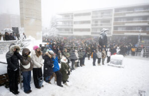 Пожар избухна в мемориала в памет на жертвите на пожара в бар в швейцарския ски курорт Кран Монтана