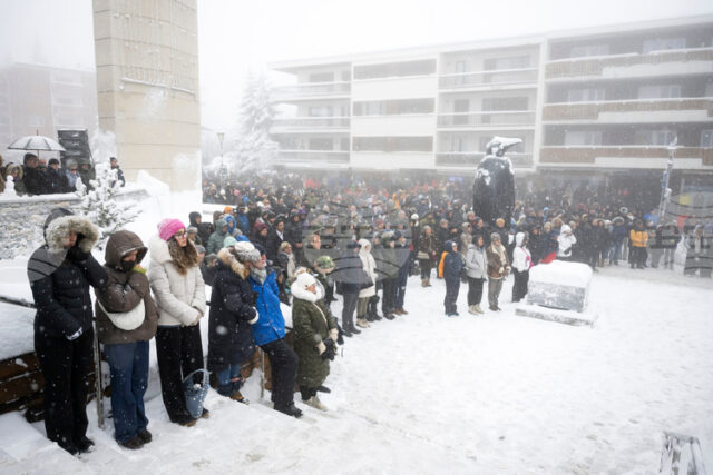 Пожар избухна в мемориала в памет на жертвите на пожара в бар в швейцарския ски курорт Кран Монтана