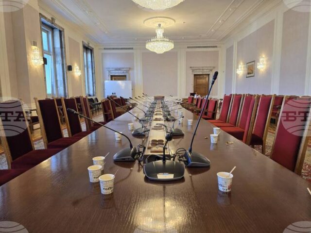 Поради липса на кворум Комисията по образованието и науката в Народното събрание не обсъди днес промените в Закона за училищното образование