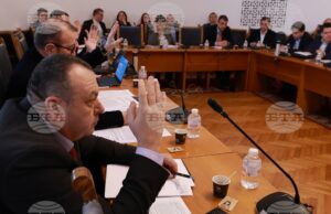 Правната комисия отхвърли ветото на президента върху промените в ИК за секциите в чужбина Правната комисия отхвърли ветото на президента върху промените в ИК за секциите в чужбина