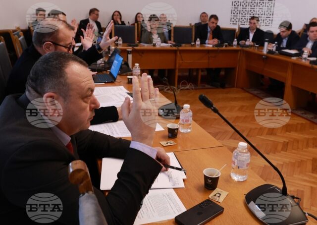 Правната комисия отхвърли ветото на президента върху промените в ИК за секциите в чужбина