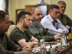 Украинският президент Володимир Зеленски и секретарят на Съвета за национална сигурност и отбрана на Украйна Рустем Умеров