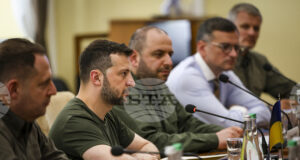 Украинският президент Володимир Зеленски и секретарят на Съвета за национална сигурност и отбрана на Украйна Рустем Умеров