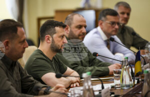 Украинският президент Володимир Зеленски и секретарят на Съвета за национална сигурност и отбрана на Украйна Рустем Умеров