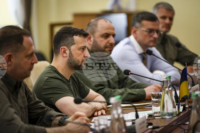 Украинският президент Володимир Зеленски и секретарят на Съвета за национална сигурност и отбрана на Украйна Рустем Умеров