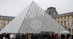 Представител на Лувъра заяви, че е невъзможно най-посещаваният музей в света да не бъде засегнат от измами