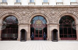 Президентът Илияна Йотова започва във вторник консултациите с парламентарните групи за служебния премиер, ще разговаря с ГЕРБ-СДС и ПП-ДБ