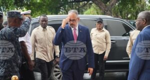 Преходният президентски съвет в Хаити се оттегли и отстъпи мястото си на министър-председателя