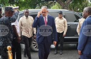 Преходният президентски съвет в Хаити се оттегли и отстъпи мястото си на министър-председателя