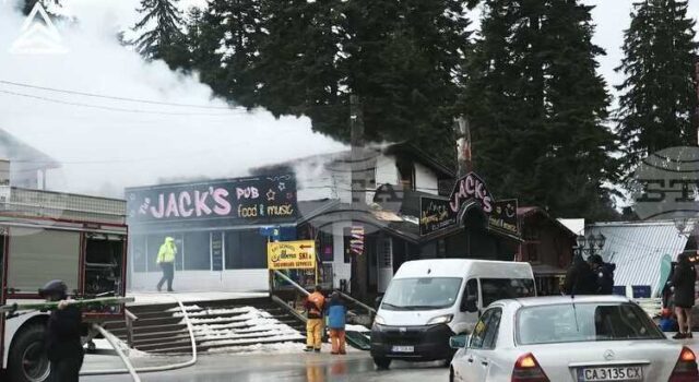 При пожар в търговски обект в курортния комплекс "Боровец" е пострадал един човек