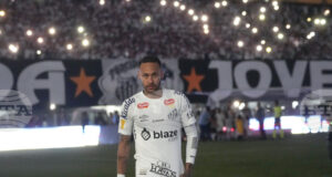 Първите два гола на Неймар от декември насам му дават надежда, че може да спечели място в националния отбор на Бразилия за Световното първенство