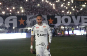 Първите два гола на Неймар от декември насам му дават надежда, че може да спечели място в националния отбор на Бразилия за Световното първенство