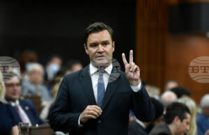 РАЗШИРЕНА
Депутат от канадската опозиция се присъедини към управляващата партия РАЗШИРЕНА
Депутат от канадската опозиция се присъедини към управляващата партия