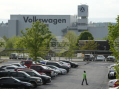 Работниците в американски завод на „Фолксваген“ ще получат 20-процентово увеличение на заплатите