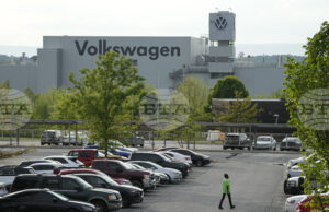 Работниците в американски завод на „Фолксваген“ ще получат 20-процентово увеличение на заплатите