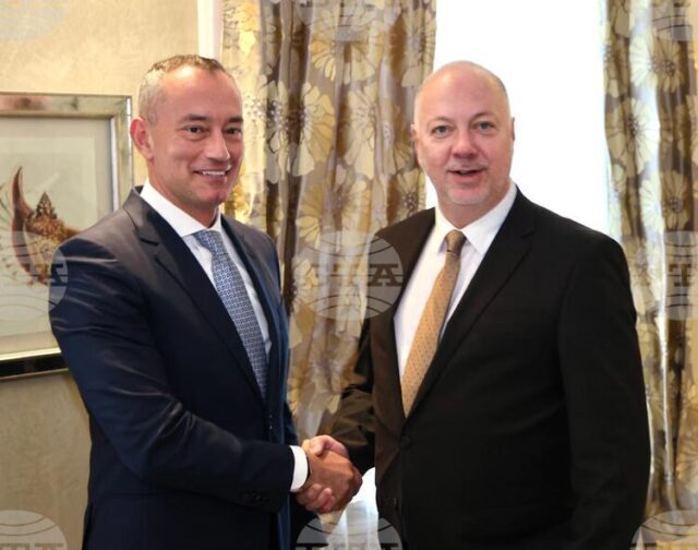 Росен Желязков и Георг Георгиев се срещнаха с върховния представител за Газа Николай Младенов