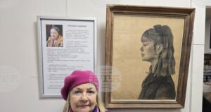 Росица Кадиева представи ретроспективна изложба "Рисунки и текстил" в плевенската галерия "Творителница О'Писменехъ!"