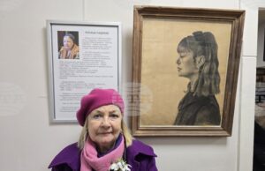 Росица Кадиева представи ретроспективна изложба "Рисунки и текстил" в плевенската галерия "Творителница О'Писменехъ!"