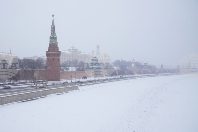 Русия ще преговаря с Украйна по териториални въпроси в рамките консултациите, които започват утре в Женева, заяви Кремъл